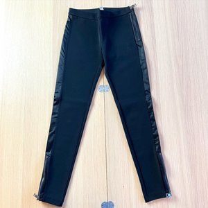 Burberry Leggings size 38 Black with Ankle zipper detail skinny